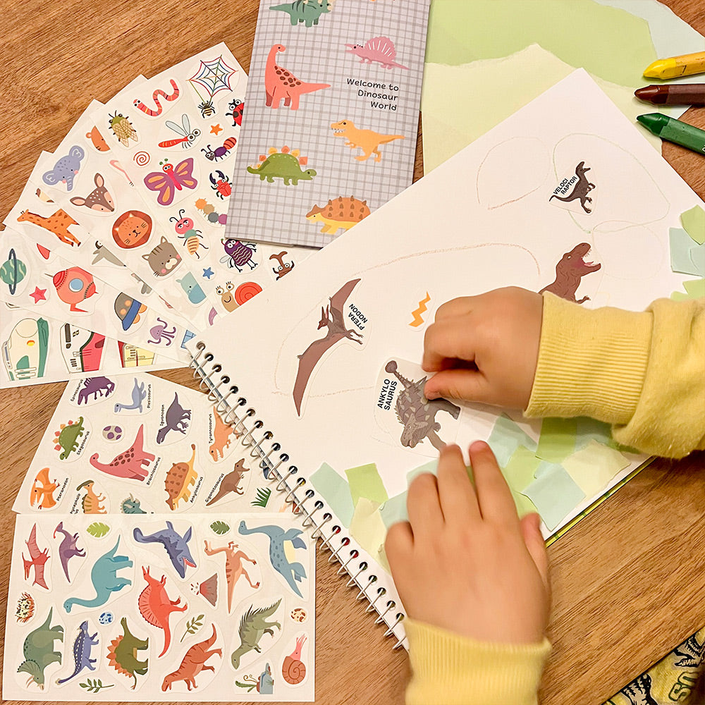 自分だけのアート作品制作中の子ども